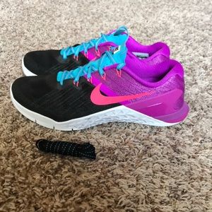 Like new women’s nike metcon 3!